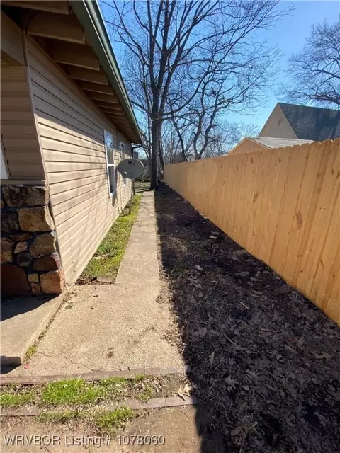 410 N 12th St, Van Buren, AR 72956