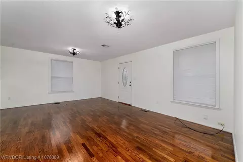 Living - 3523 N 31 St, Fort Smith, AR 72904 photo 2 of 2