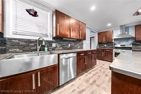 Kitchen - 2021 S Q St, Fort Smith, AR 72901 photo 7 of 7