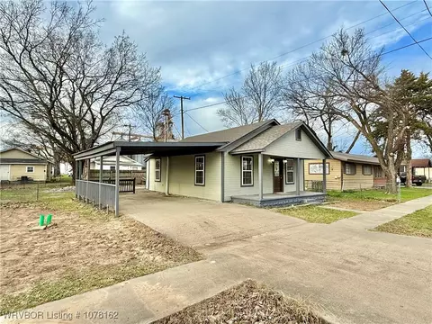 405 Mckenna St, Poteau, OK 74953