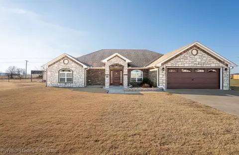 2041 Prairie Fire Dr, Sallisaw, OK 74955