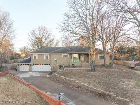 1416 10th St, Van Buren, AR 72956
