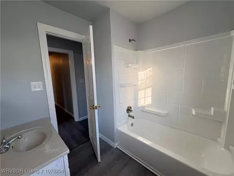 Bath - 4531 Irene St, Fort Smith, AR 72904 photo 3 of 3