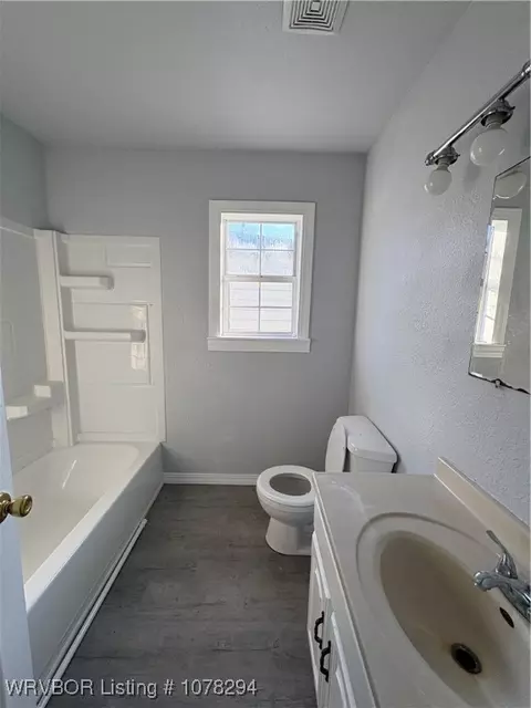 Bath - 4531 Irene St, Fort Smith, AR 72904 photo 2 of 3