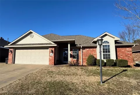 1226 Cultivar Rd, Alma, AR 72921