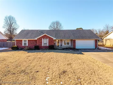 109 Adams St, Lavaca, AR 72941