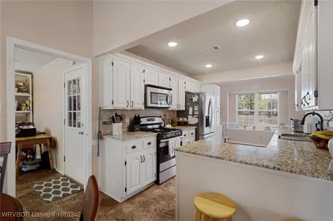 Entry Way - 109 Adams St, Lavaca, AR 72941 photo 4 of 5