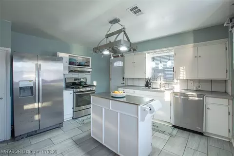 1611 Jackson St, Fort Smith, AR 72901 photo 4