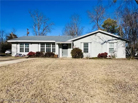 9 Redwood Ln, Sallisaw, OK 74955