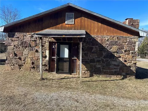 99 Mecca St, West Fork, AR 72774