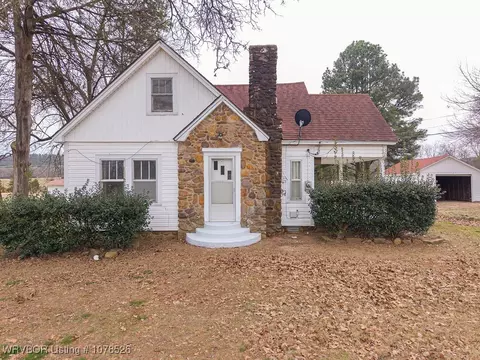 1104 Fuller St, Paris, AR 72855