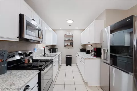 Kitchen - 705 Angela Cir, Barling, AR 72923 photo 2 of 2