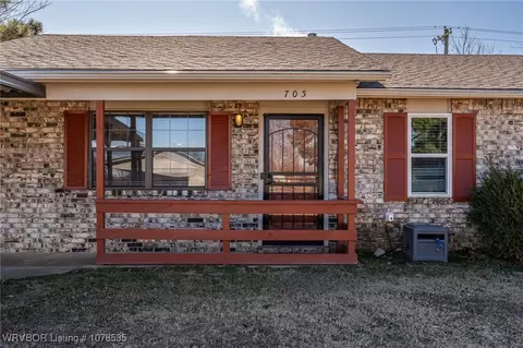 Exterior - 705 Angela Cir, Barling, AR 72923 photo 2 of 4