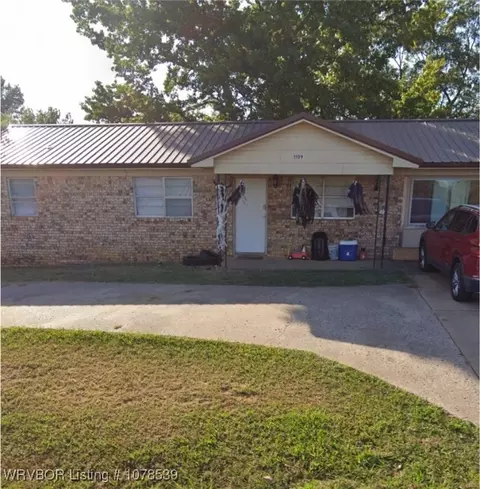 1109 N Maple St, Sallisaw, OK 74955