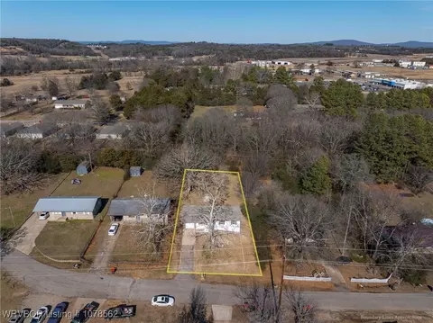 2002 Gordon Dr, Ozark, AR 72949 photo 2