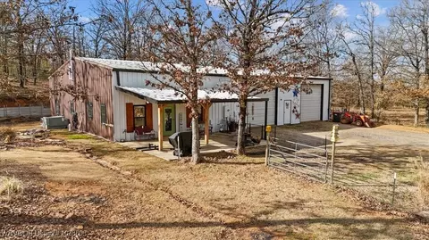 303 S 16th St, Lavaca, AR 72941