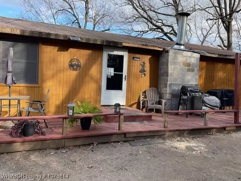 1034 Strawberry Ln, Cedarville, AR 72932