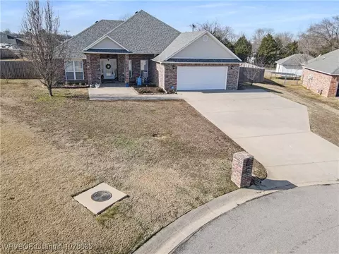 5 Katie Ct, Lavaca, AR 72941