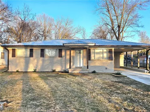 1204 N Erie Ave, Russellville, AR 72801