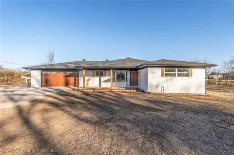1907 Catcher Rd, Van Buren, AR 72956