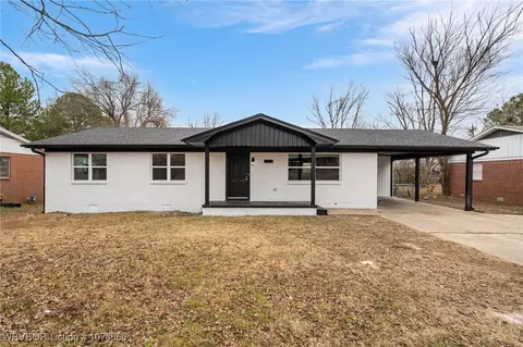 800 N 8th St, Van Buren, AR 72956