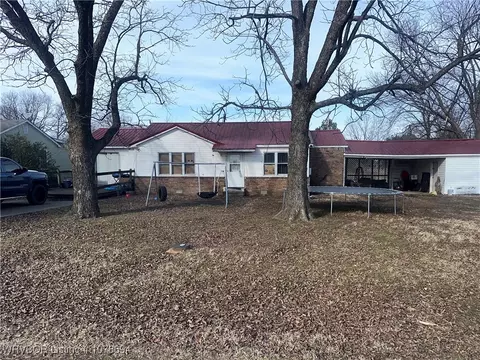 417 NE 2nd St, Spiro, OK 74959