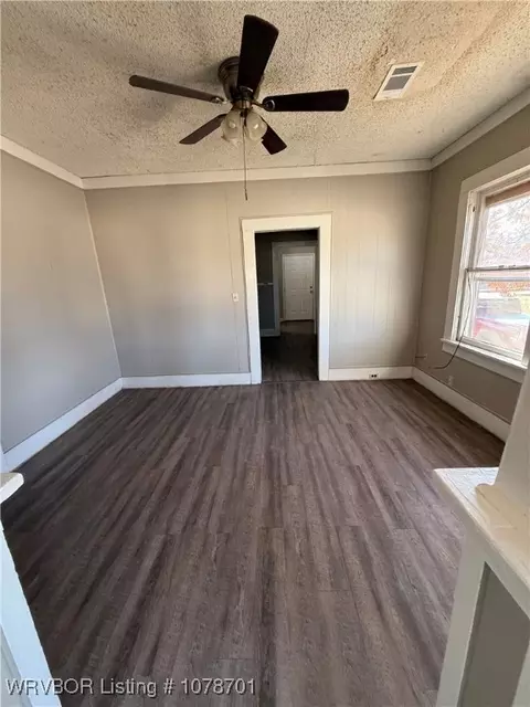 Living - 2200 Dodson Ave, Fort Smith, AR 72901 photo 2 of 3