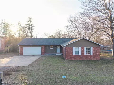 2905 N Frankfort Ave, Russellville, AR 72802