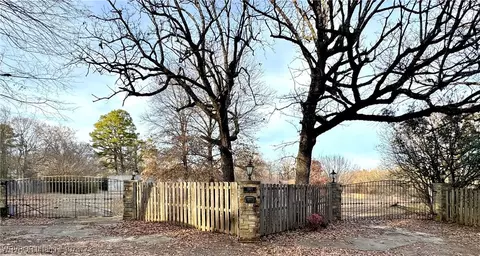 2815 Country Club Dr, Fort Smith, AR 72901