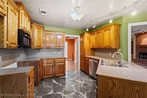 Kitchen - 1415 Porter Pl, Alma, AR 72921 photo 2 of 2