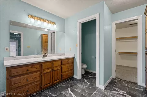 Bath - 1415 Porter Pl, Alma, AR 72921 photo 1 of 3