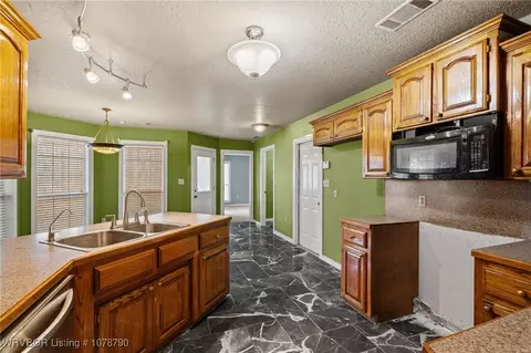 Entry Way - 1415 Porter Pl, Alma, AR 72921 photo 2 of 3