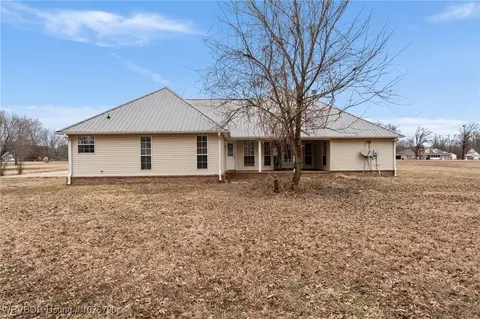 Exterior - 1415 Porter Pl, Alma, AR 72921 photo 6 of 15