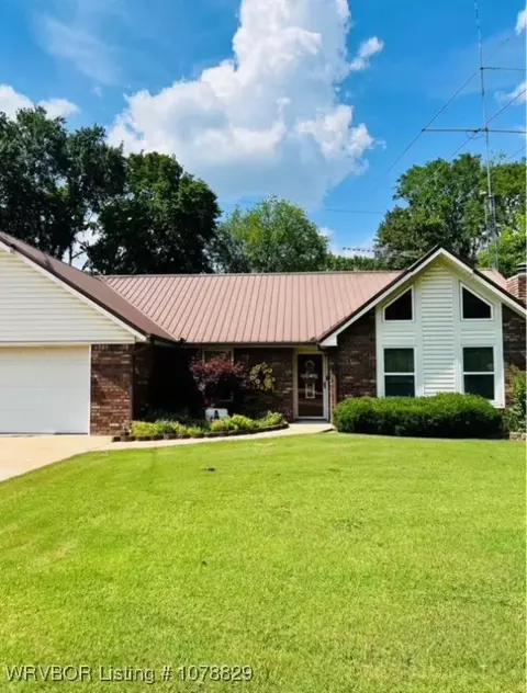 921 E Helen St, Sallisaw, OK 74955