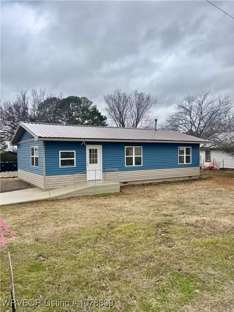 401 Mcpherson Ave, Wister, OK 74966