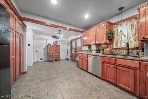 Entry Way - 10400 Castleton St, Fort Smith, AR 72908 photo 3 of 7