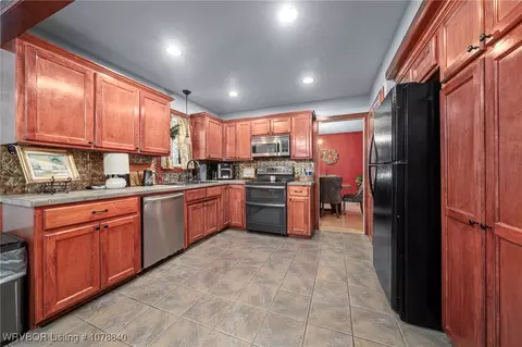 Kitchen - 10400 Castleton St, Fort Smith, AR 72908 photo 1 of 2