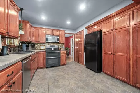 Kitchen - 10400 Castleton St, Fort Smith, AR 72908 photo 2 of 2