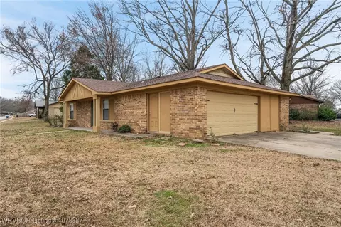 Exterior - 8600 S 35th Ter, Fort Smith, AR 72908 photo 4 of 7