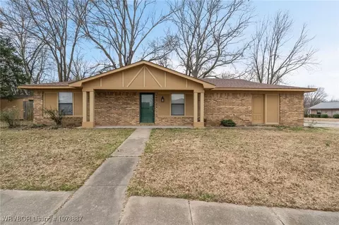 8600 S 35th Ter, Fort Smith, AR 72908