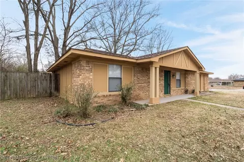 Exterior - 8600 S 35th Ter, Fort Smith, AR 72908 photo 3 of 7