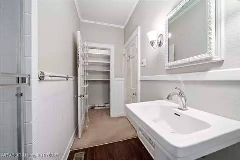 Bath - 5713 Wilson Rd, Fort Smith, AR 72904 photo 2 of 3