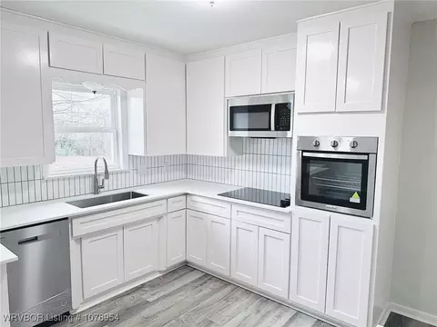 Kitchen - 7205 Howard Hill Rd, Fort Smith, AR 72916 photo 2 of 2