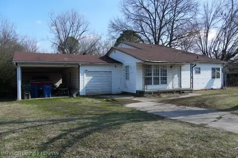 2220 N 52nd St, Fort Smith, AR 72904