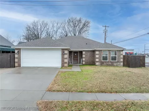 312 S 6th St, Van Buren, AR 72956