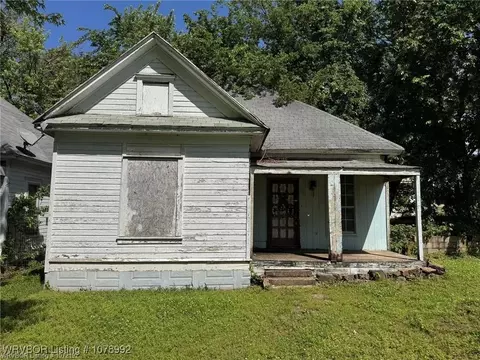 915 10th St, Fort Smith, AR 72901