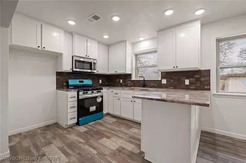 Kitchen - 407 Hooper St, Hackett, AR 72937 photo 1 of 2