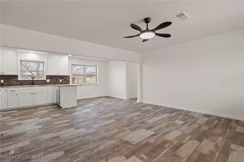 Living - 407 Hooper St, Hackett, AR 72937 photo 1 of 2