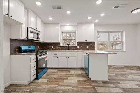 Kitchen - 407 Hooper St, Hackett, AR 72937 photo 2 of 2