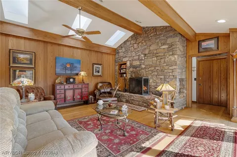 Living - 326 Upper Wofford Rd, Fort Smith, AR 72916 photo 2 of 5